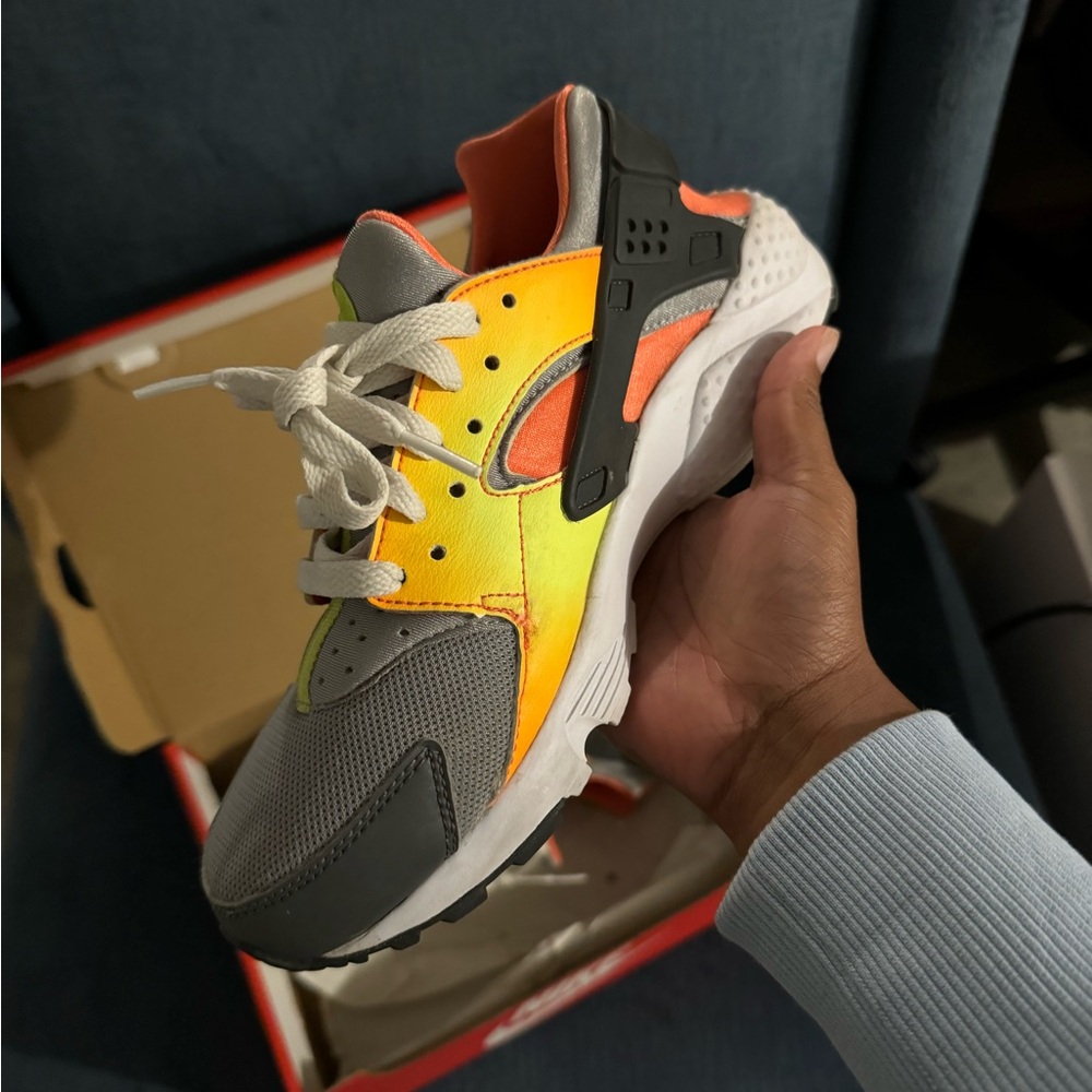 NIKE HUARACHE